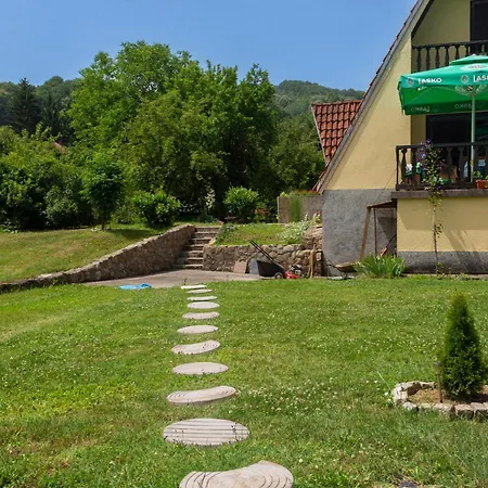 Holiday home Vikendica Solitudo House Tuzla Crno Blato