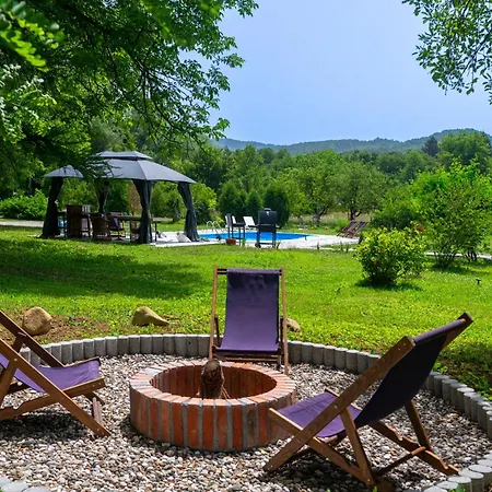Holiday home Vikendica Solitudo House Tuzla Crno Blato