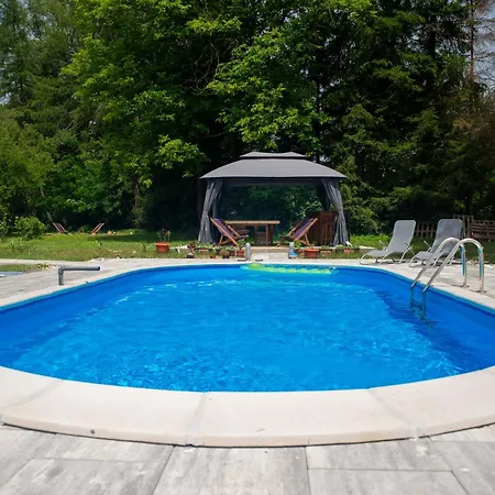 Holiday home Vikendica Solitudo House Tuzla Crno Blato